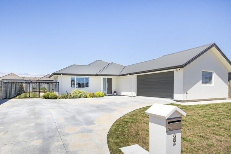 Photo of property in 2 Hydrangea Lane, Milson, Palmerston North, 4414