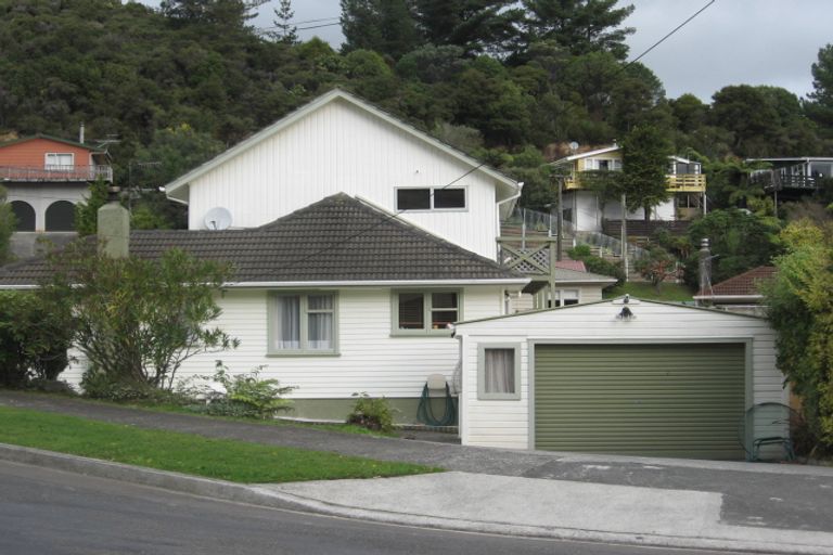 Photo of property in 24 Lowry Crescent, Stokes Valley, Lower Hutt, 5019
