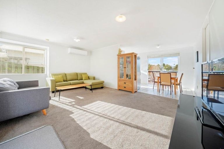 Photo of property in 29 Cyril Crescent, West Harbour, Auckland, 0618