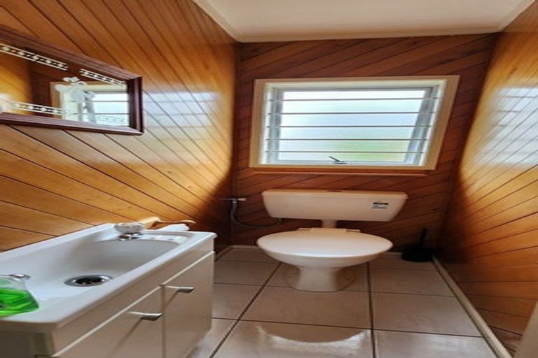 Photo of property in 38 Deverell Place, Northcross, Auckland, 0632