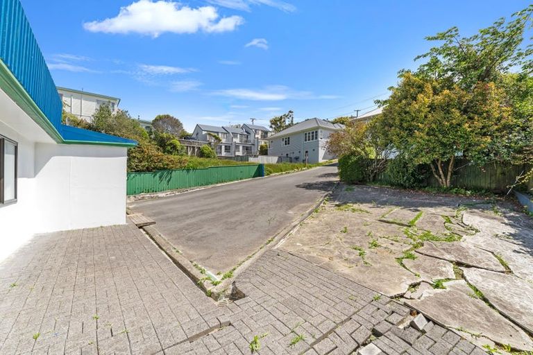 Photo of property in 33 Hindmarsh Street, Johnsonville, Wellington, 6037