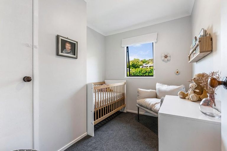 Photo of property in 1/22 Derwent Crescent, Titirangi, Auckland, 0604