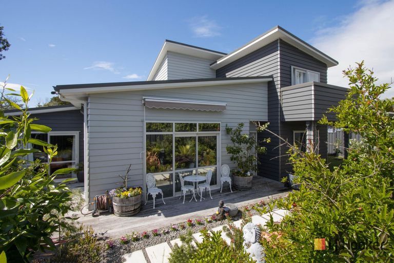 Photo of property in 35 Waione Avenue, Athenree, Waihi Beach, 3177