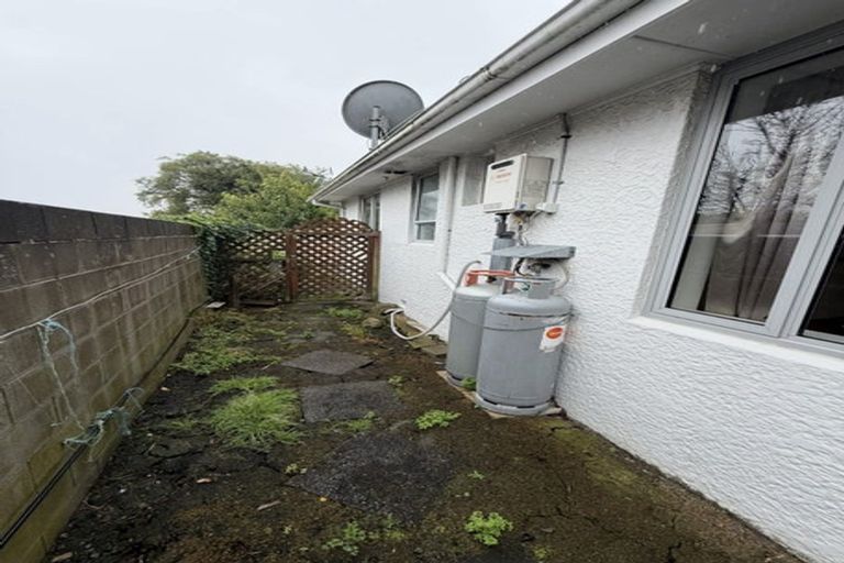 Photo of property in 8 Nyoli Street, Northcote, Christchurch, 8052