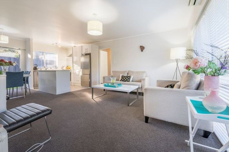 Photo of property in 2/18 Kashmir Road, Glen Eden, Auckland, 0602