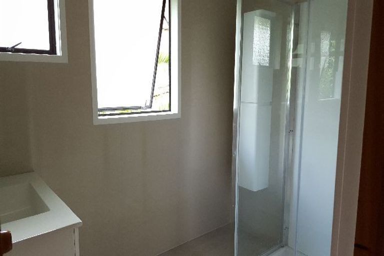 Photo of property in 4 Target Road, Totara Vale, Auckland, 0629