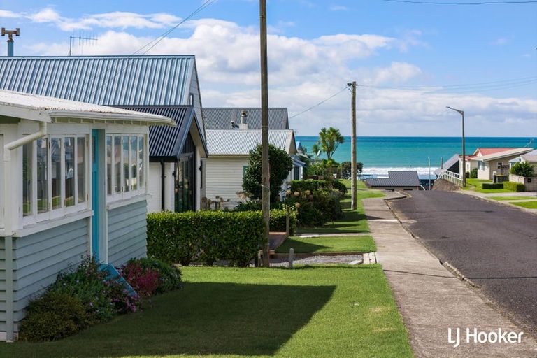 Photo of property in 6 Pacific Road, Waihi Beach, 3611