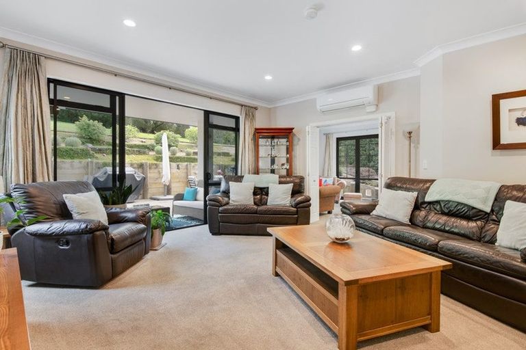 Photo of property in 12 Hobbs Road, Matakatia, Whangaparaoa, 0930