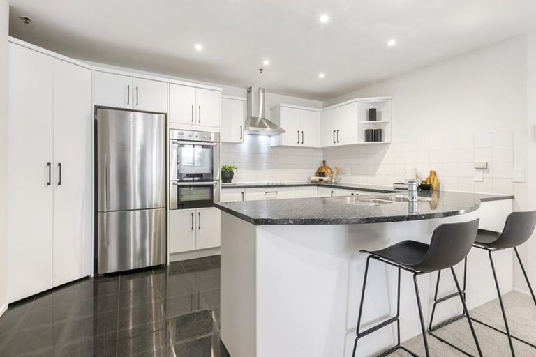 Photo of property in 5c The Promenade, Takapuna, Auckland, 0622