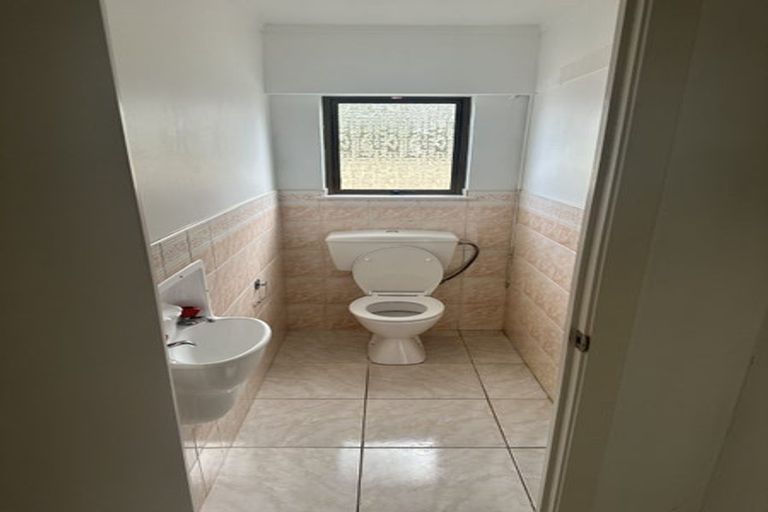 Photo of property in 12 Miller Road, Mangere Bridge, Auckland, 2022