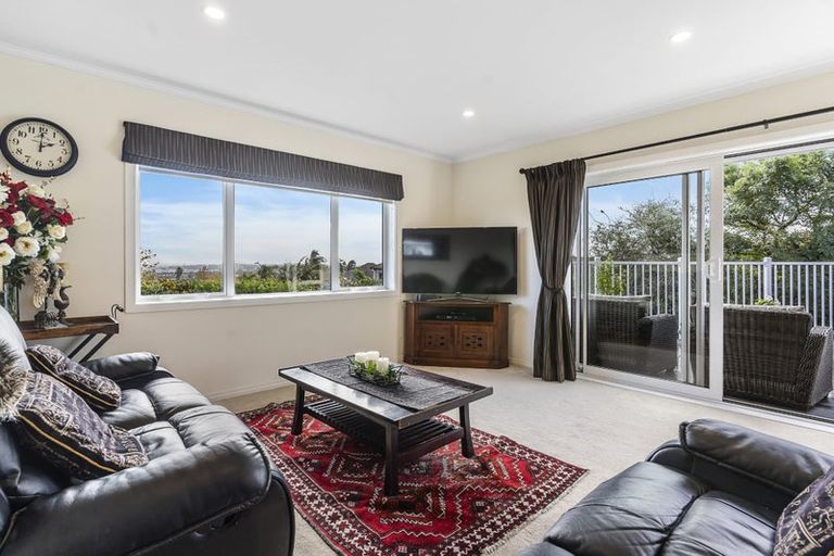 Photo of property in 21 Brooke Ridge Rise, East Tamaki Heights, Auckland, 2016