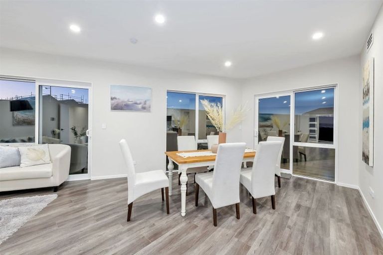 Photo of property in 15 Catalina Avenue, Rosehill, Papakura, 2113