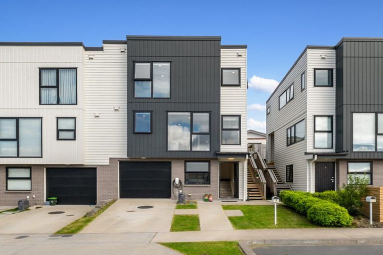 Photo of property in 9 Paina Crescent, Massey, Auckland, 0614