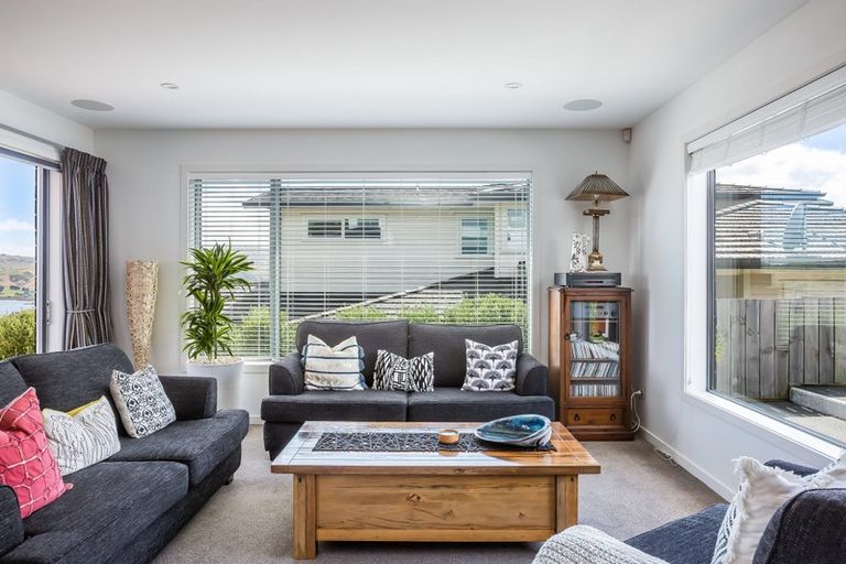 Photo of property in 127 Endeavour Drive, Whitby, Porirua, 5024