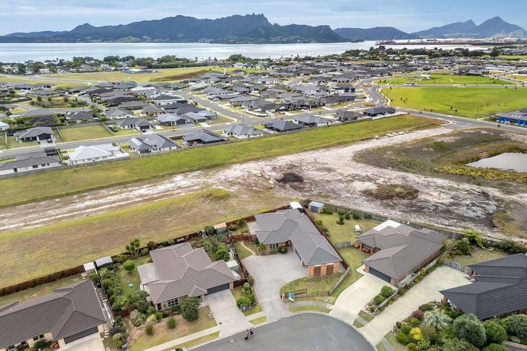 Photo of property in 11 Wai Place, One Tree Point, 0118