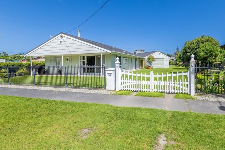 Photo of property in 36 Signal Street, Foxton Beach, Foxton, 4815