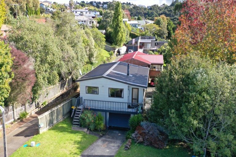 Photo of property in 1/3 Flavia Close, Torbay, Auckland, 0630