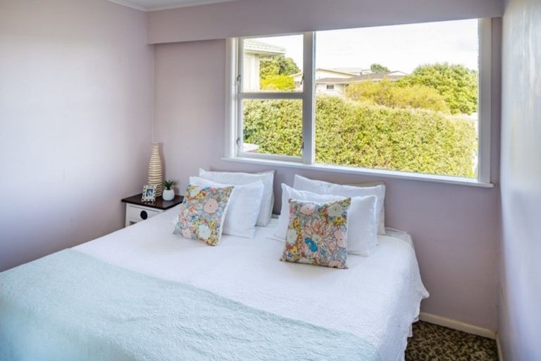 Photo of property in 2 Doon Grove, Papakowhai, Porirua, 5024