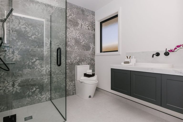 Photo of property in 5 Corsica Court, Fitzherbert, Palmerston North, 4410