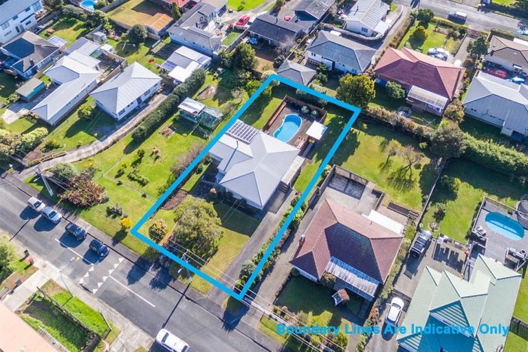 Photo of property in 74 Sylvan Crescent, Te Atatu South, Auckland, 0610
