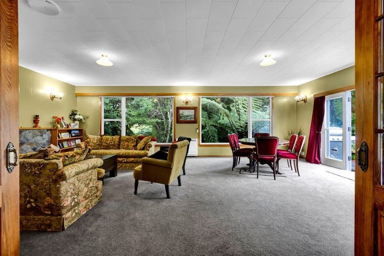 Photo of property in 1 High Road, Hawera, 4610