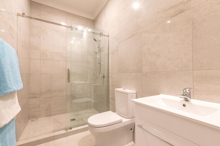 Photo of property in 21 Grove Way, Riverhead, 0820