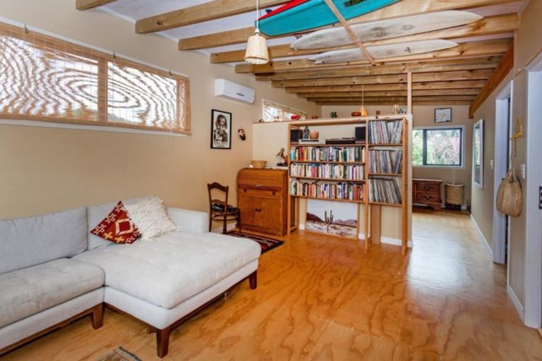 Photo of property in 10 Widdison Place, Whangamata, 3691