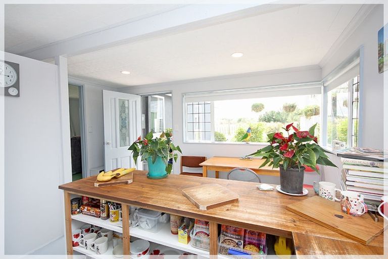 Photo of property in 6 Watchorn Place, Foxton Beach, Foxton, 4815