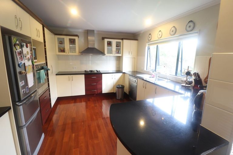 Photo of property in 16 Crimson Park, Oteha, Auckland, 0632