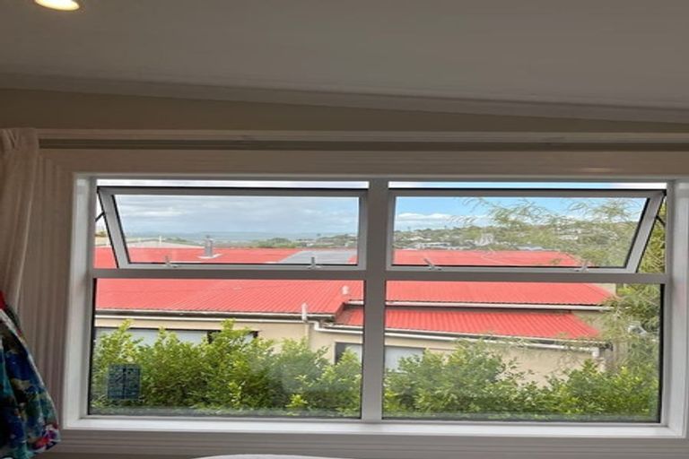 Photo of property in 2/2 Kiteroa Terrace, Rothesay Bay, Auckland, 0630