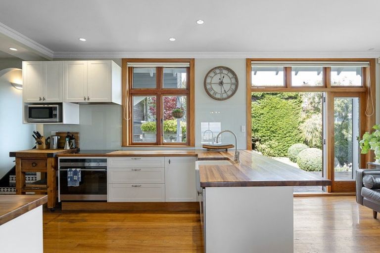 Photo of property in 126 Hackthorne Road, Cashmere, Christchurch, 8022