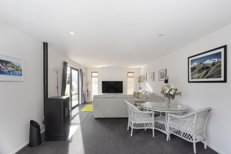 Photo of property in 10 Bute Street, Moeraki, 9482