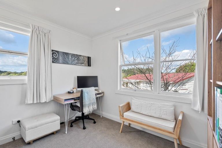Photo of property in 14 Adams Place, Te Kamo, Whangarei, 0112