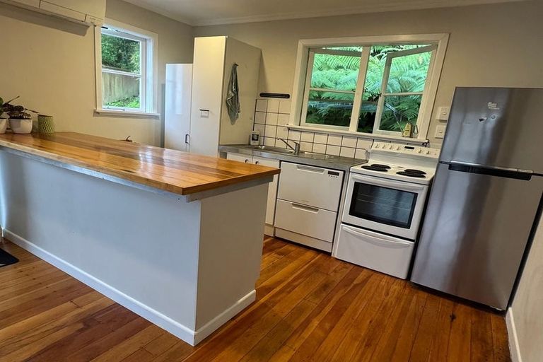 Photo of property in 42 Delhi Crescent, Khandallah, Wellington, 6035