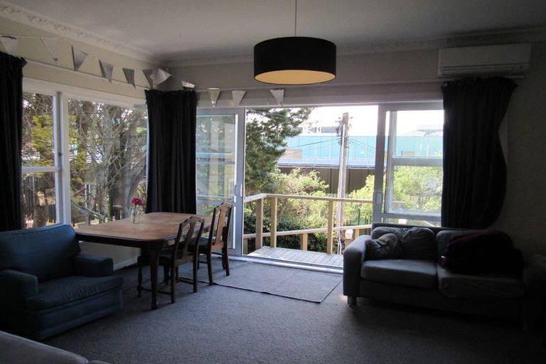 Photo of property in 62 Kelburn Parade, Kelburn, Wellington, 6012