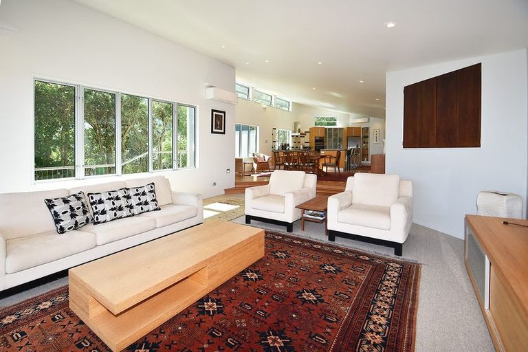 Photo of property in 9 Domain Crescent, Muriwai, Waimauku, 0881