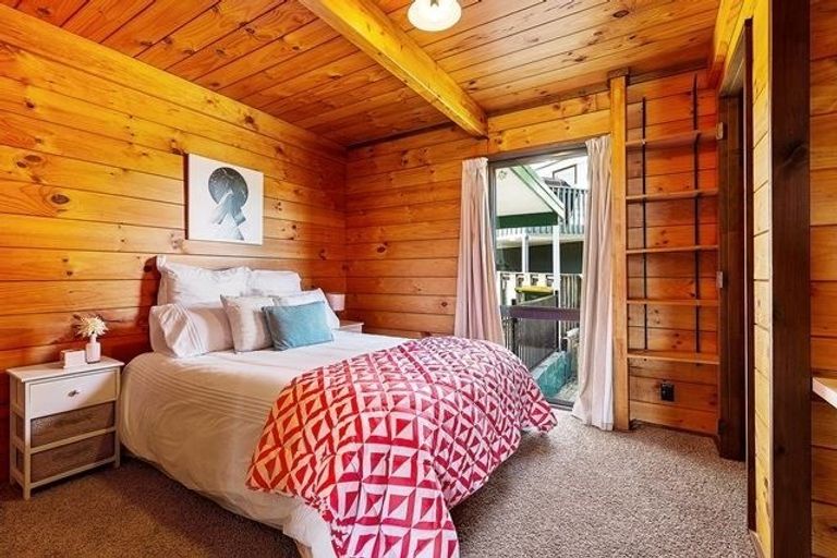 Photo of property in 24 Mercury Way, Whitby, Porirua, 5024