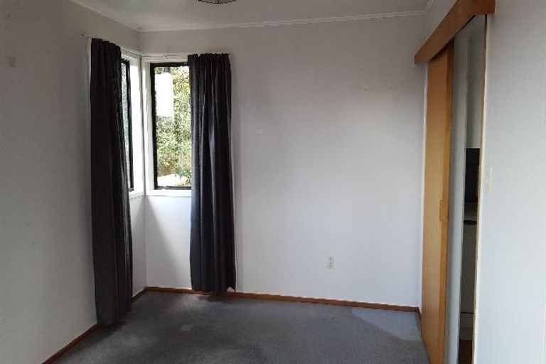 Photo of property in 4 Target Road, Totara Vale, Auckland, 0629