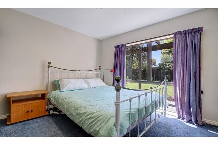 Photo of property in 30 Derenzy Place, Avonhead, Christchurch, 8042