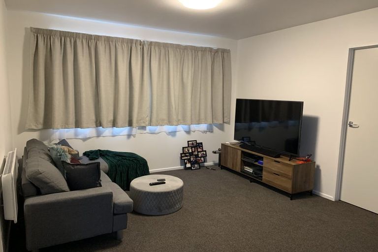 Photo of property in 1/158 Kings Crescent, Hutt Central, Lower Hutt, 5010