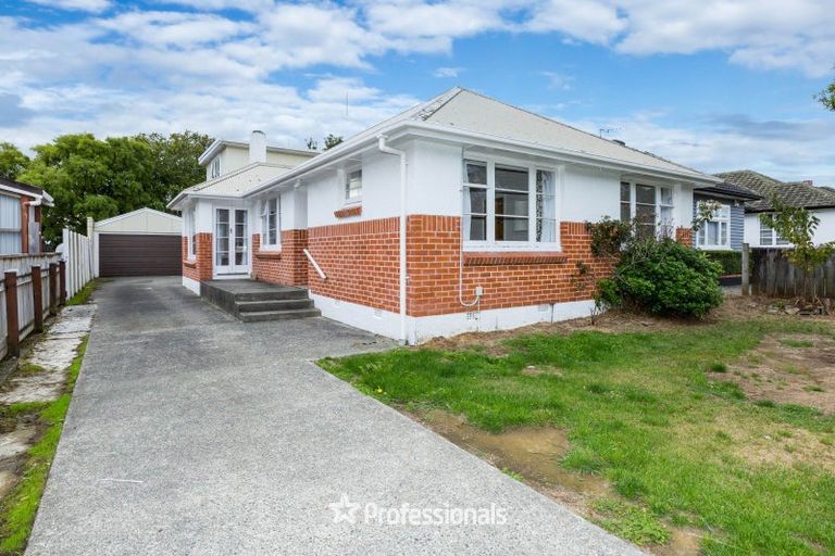 Photo of property in 42 Gibbons Street, Upper Hutt Central, Upper Hutt, 5018