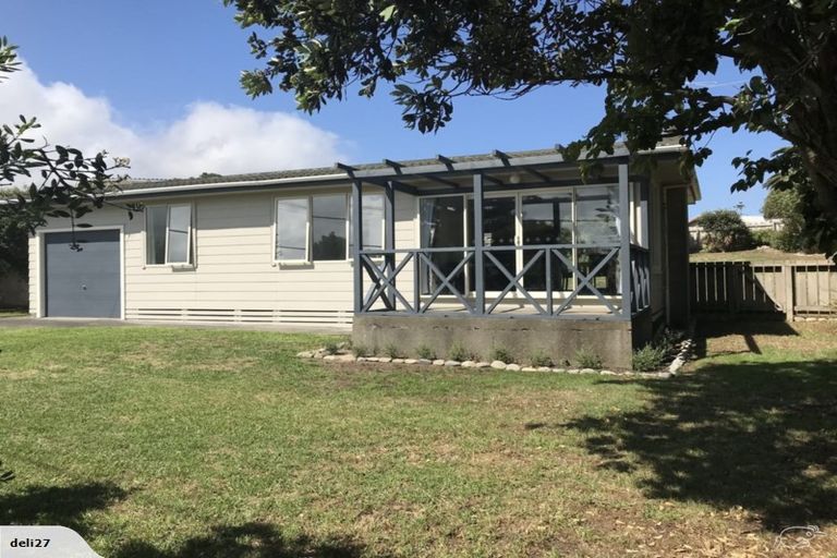 Photo of property in 53 William Street, Waikanae Beach, Waikanae, 5036