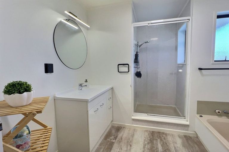 Photo of property in 18 Reeves Street, Waikanae Beach, Waikanae, 5036