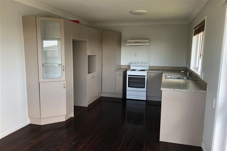 Photo of property in 108 Te Atatu Road, Te Atatu South, Auckland, 0610