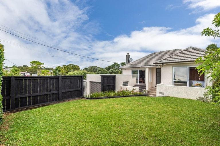 Photo of property in 27 Creamer Avenue, Belmont, Auckland, 0622