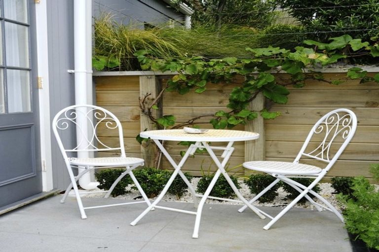 Photo of property in 339c Devon Street West, New Plymouth, 4310