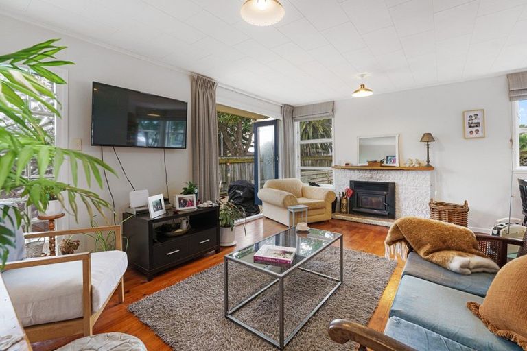 Photo of property in 28 Chums Road, Paraparaumu Beach, Paraparaumu, 5032