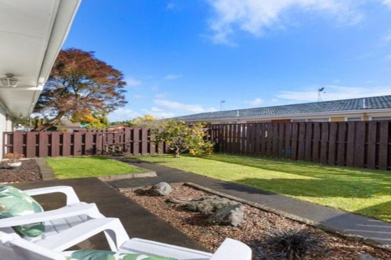 Photo of property in 2/15 Latham Avenue, Pakuranga, Auckland, 2010