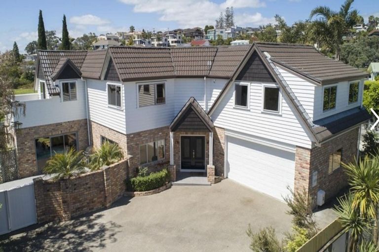 Photo of property in 16 Commodore Parry Road, Castor Bay, Auckland, 0620
