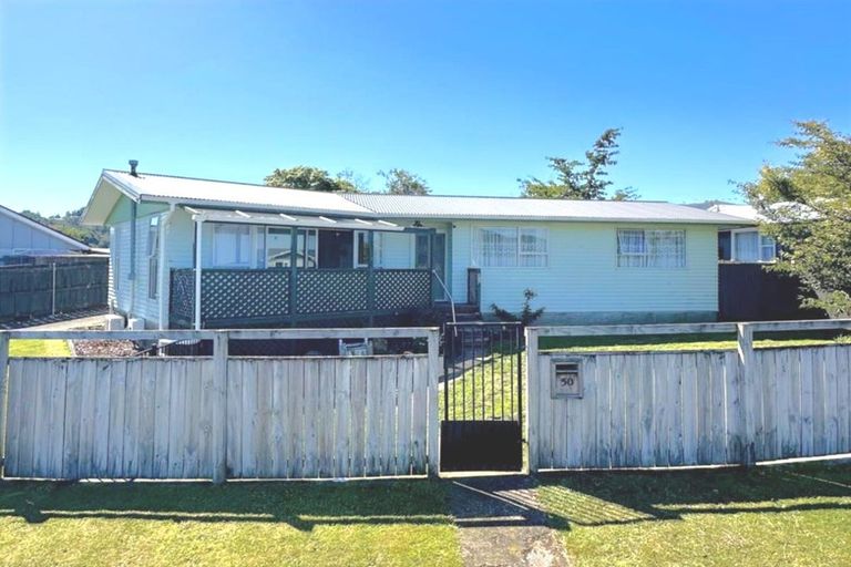 Photo of property in 50 Aniseed Grove, Timberlea, Upper Hutt, 5018